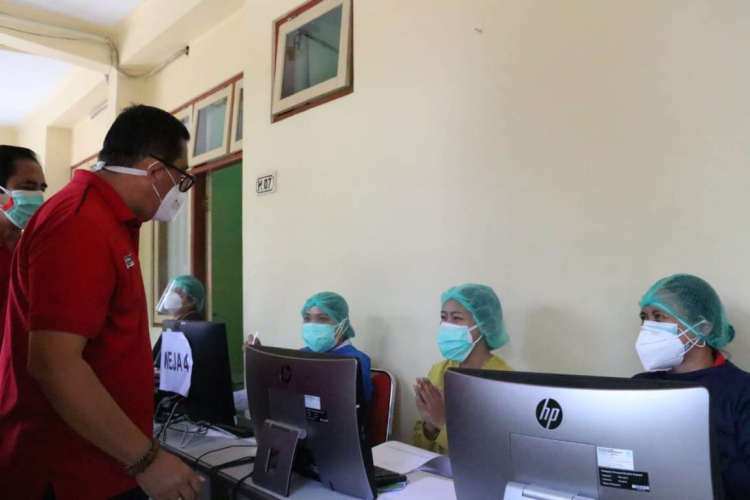 Bupati Sanjaya Sidak Vaksinasi Covid-19 di BRSU Tabanan