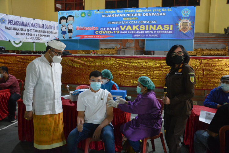 Vaksinasi Sasar Ribuan Remaja, Dipusatkan di SMPN 2 Denpasar