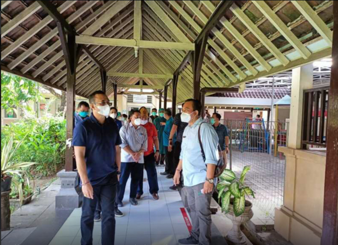 Walikota Jaya Negara Tinjau Ketersediaan Ruang Isolasi hingga Obat-obatan di RSUD Wangaya