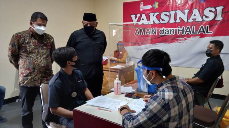 OJK Tegal Gelar Vaksinasi Massal, Sasar Pegawai IJK hingga Nasabah