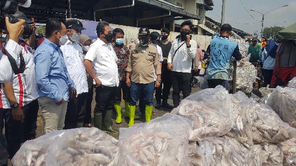 Menteri KKP Bangga Hasil Ikan di Pelabuhan Tegal Melimpah Meski Ditengah Pandemi