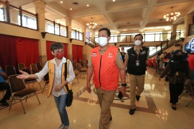 Kota Bandung Targetkan 100 Persen Masyarakat Tervaksin  Desember