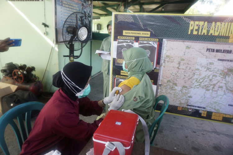 Ratusan Anggota Persit Ikuti Vaksinasi Tahap 2 di Kodim Ngawi, Berharap Pandemi Berakhir