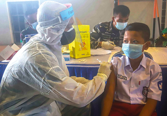 Kasus Covid-19 di Surabaya Turun, Vaksinasi Harus Tetap Gencar
