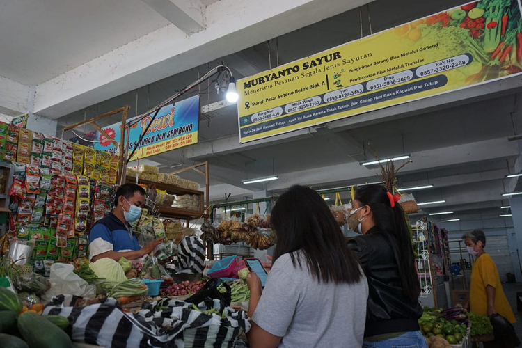 PPKM Diperpanjang Pedagang Pasar Beralih Jualan Secara Online