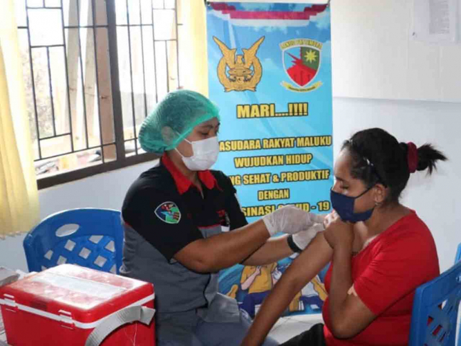 Lanud Pattimura Gelar Serbuan Vaksinasi di Negeri Nusaniwe