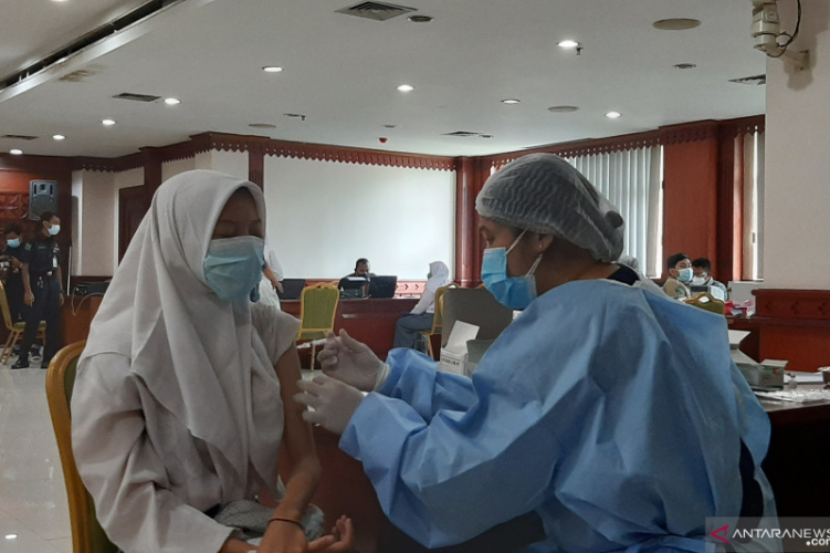 Vaksinasi COVID-19 untuk Siswa di Jakarta Sudah Capai 80 Persen