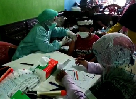Gerai Vaksin Presisi Anak Usia 6 – 11 Tahun di Ponpes Nururrahman, Laksanakan Vaksinasi 40 Santri