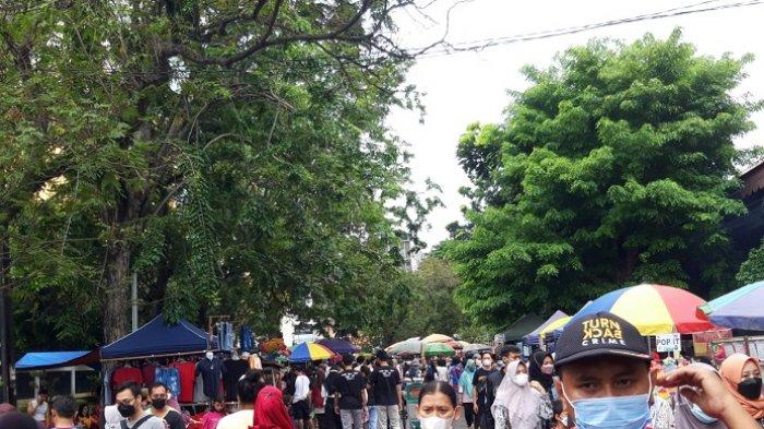Pasar Pagi Diponegoro Ramai, Petugas Ingatkan Prokes