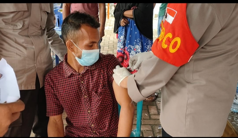 Ratusan Warga Aceh Besar Ikut Vaksinasi Massal, Kapolda : Tetap Disiplin Prokes