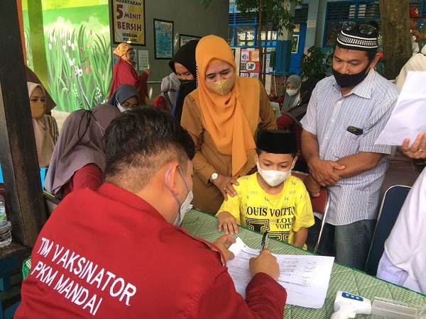Kebut Vaksinasi untuk Siswa SD di Kecamatan Mandai