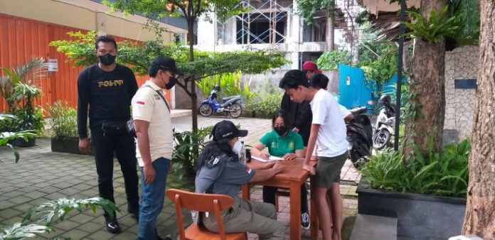 Tim Yustisi Kota Denpasar Jaring 15 Pelanggar Prokes di Sanur