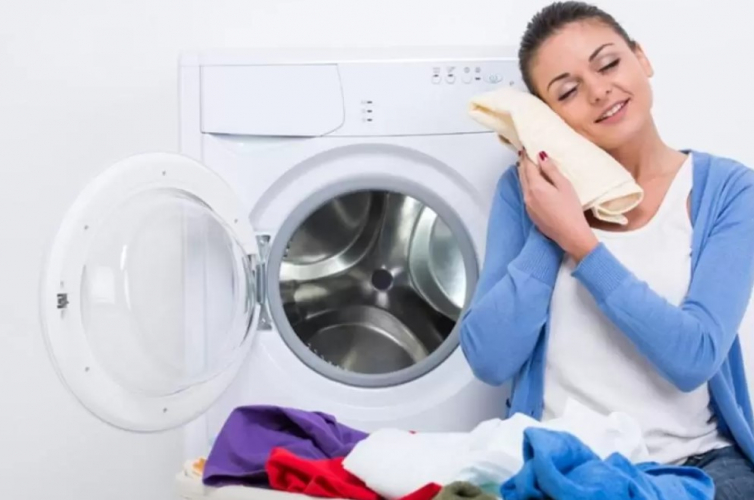 Cara Menggunakan Parfum Laundry di Mesin Cuci di Masa Covid-19